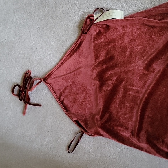 Velvet Midi triangle halter Dress - Picture 3 of 4